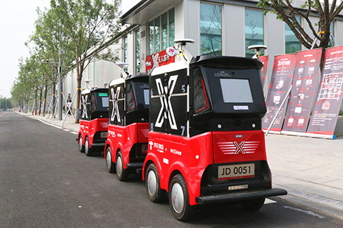 京東配送機器人組團亮相雄安新區.JPG